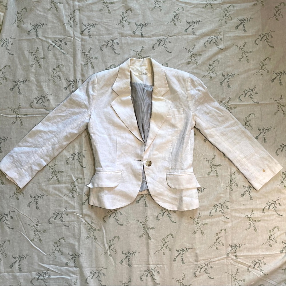 White woman’s professional blazer size S